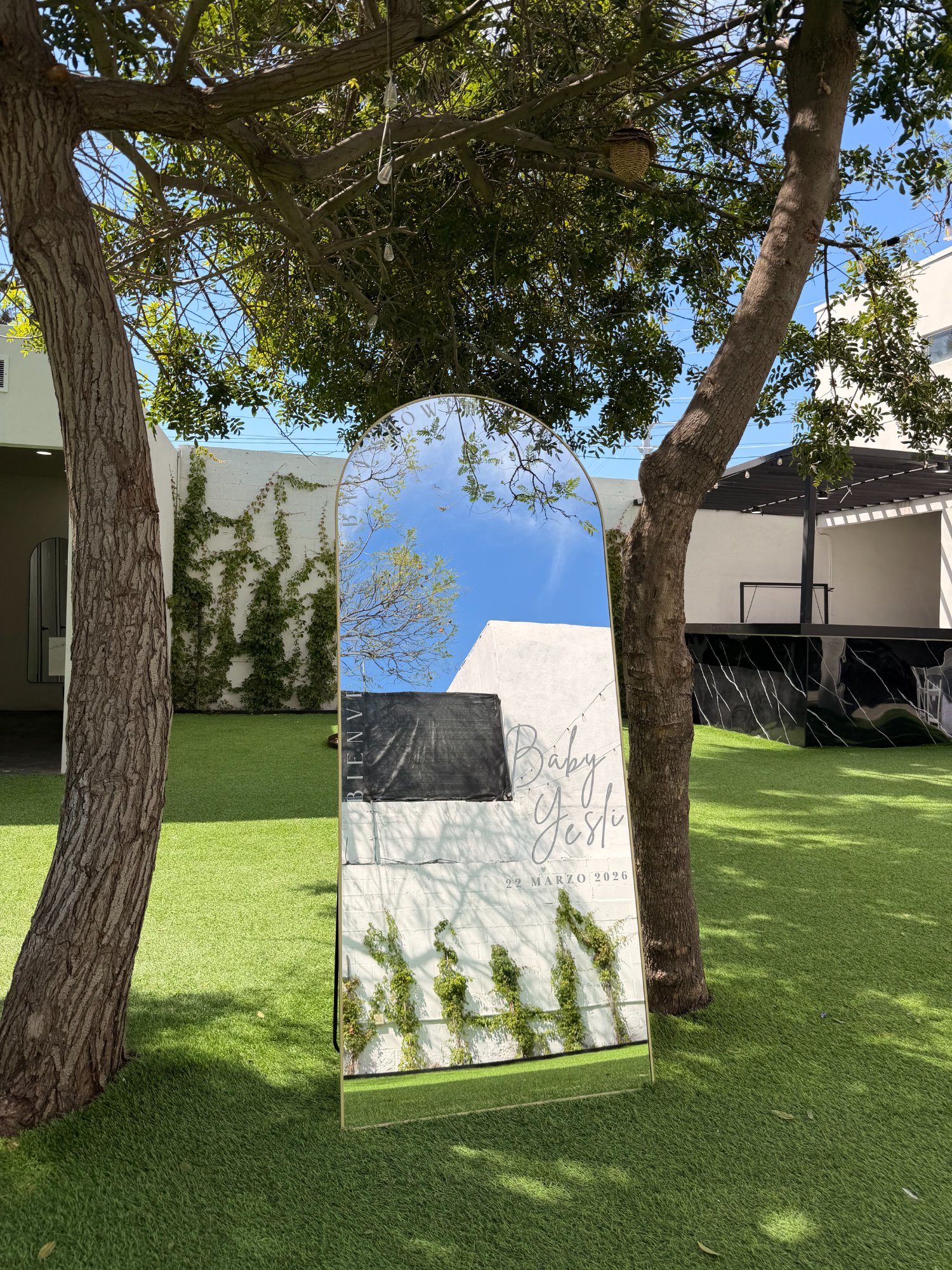 Espejo Personalizado Grande de Verde y Menta Eventos con serigrafia personalizada en evento al aire libre